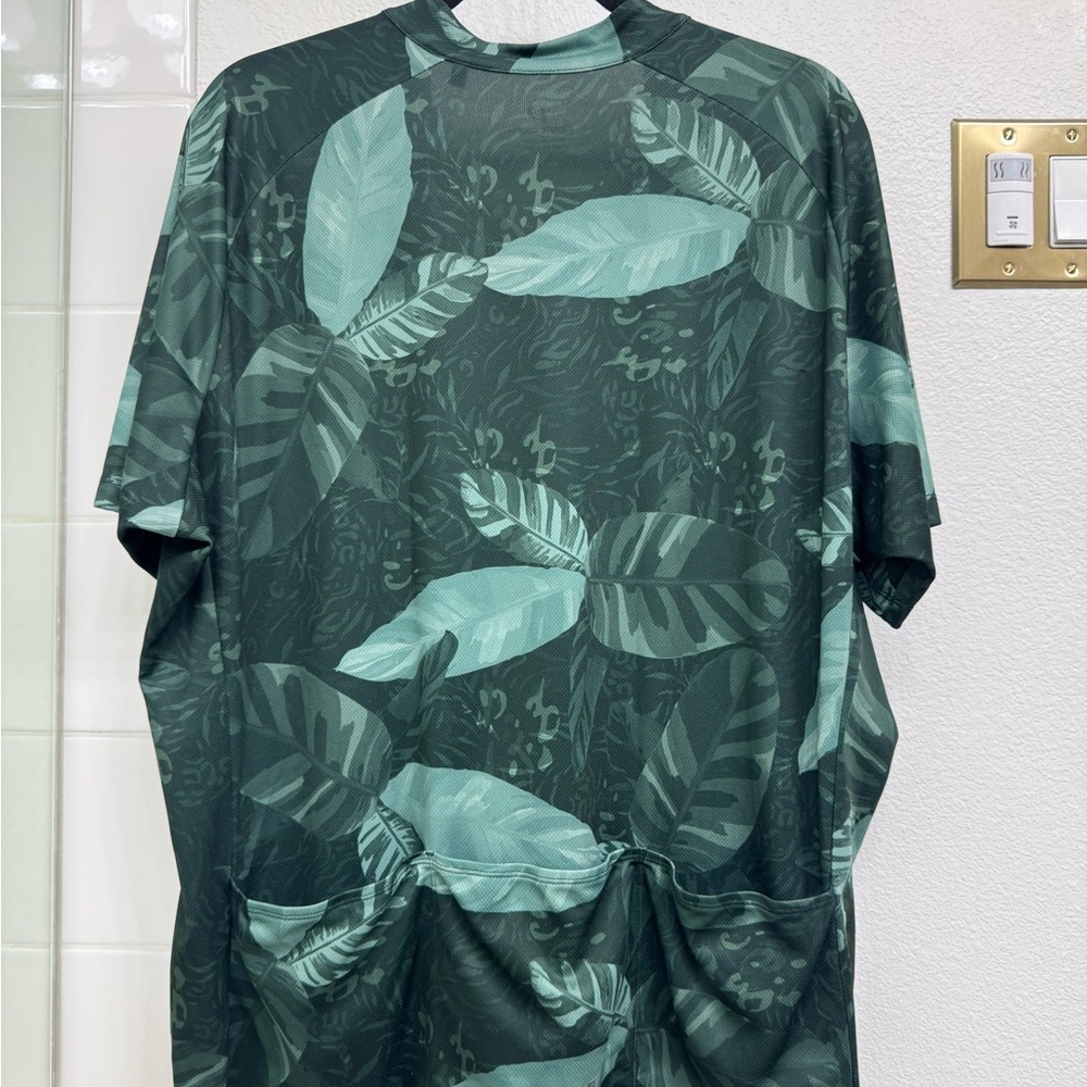Pearl Izumi Dark Green Leaf Pattern Cycling Jersey - Picture 4 of 5